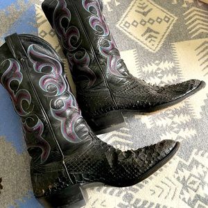Justin Black Iguana Lizard cowboy boots 10 1/2D. Blue and Red Stitching.
